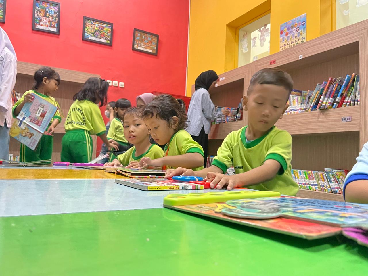 Ketupat Betawi Bersama PAUD Edelweis Dan PAUD Melati 02 Di Perpustakaan Jakarta Pusat